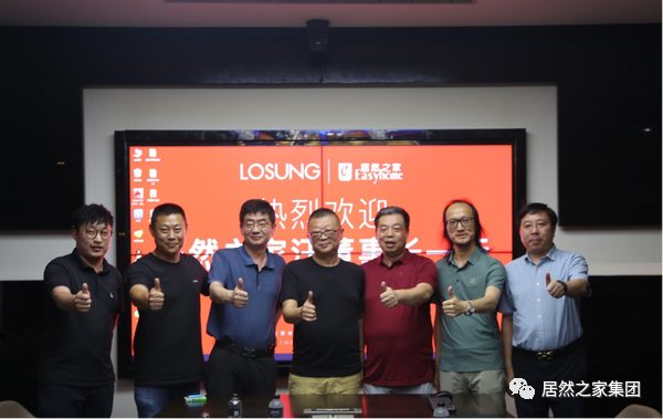 Z6尊龙旗舰厅官网入口之家董事长汪林朋到访蓝谷智能家居总部，，，，，，，，携手行业共促家居高质量生长