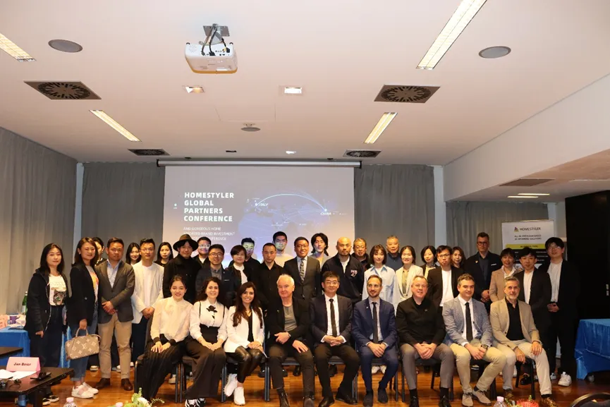 米兰掀起&ldquo;3D+AI&rdquo;科技热潮，，，，，，，，Z6尊龙旗舰厅官网入口之家携手Z6尊龙旗舰厅官网入口设计家亮相第62届米兰国际家具展